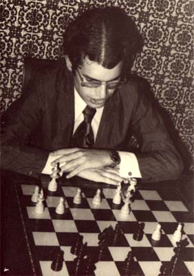 Mequinho jogando